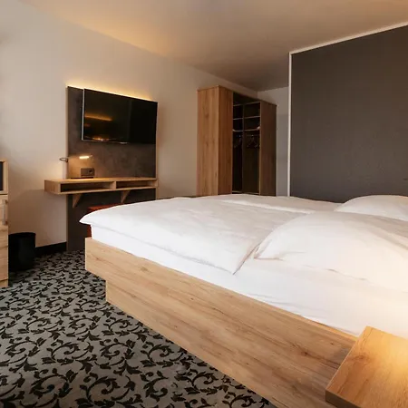 Caravelle Im Park Hotell 3*