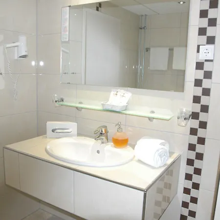 Caravelle Im Park 3*