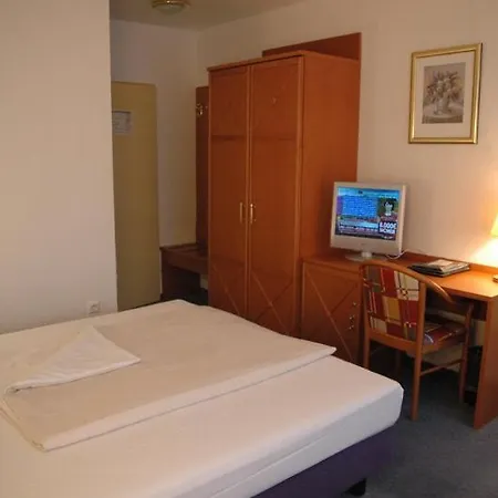 Hotel Caravelle Im Park 3*