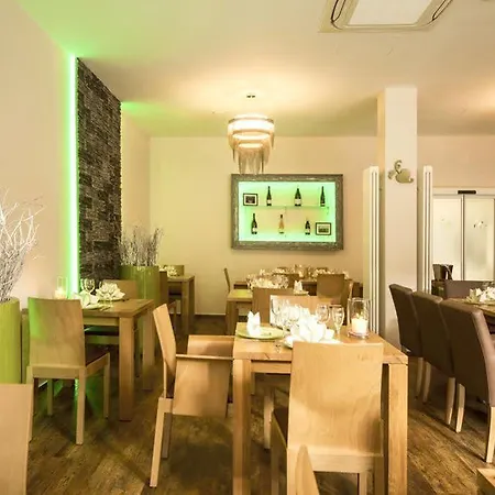 Caravelle Im Park Hotel