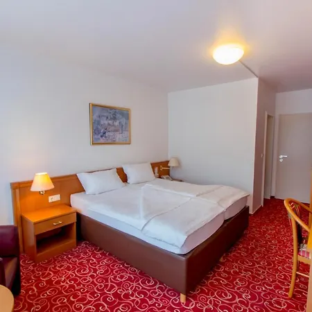 Caravelle Im Park 3*