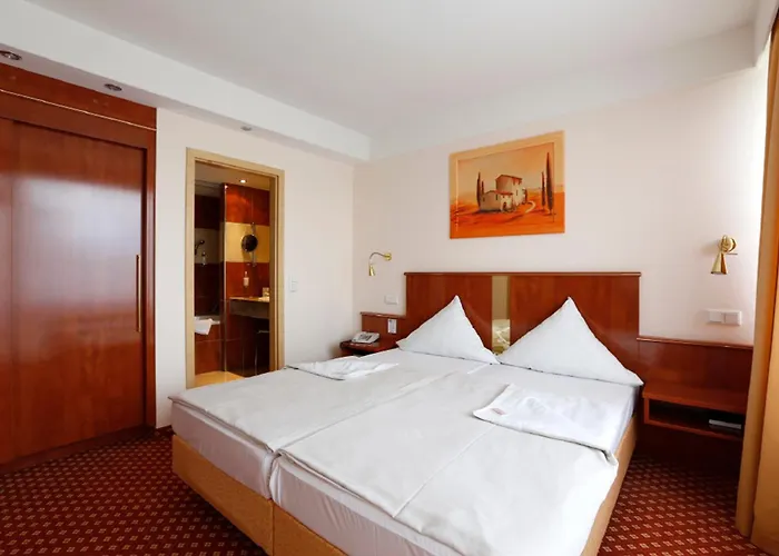 Hotel Caravelle Im Park 3*